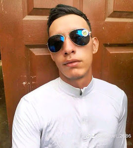 Meet your Posher, Manuel